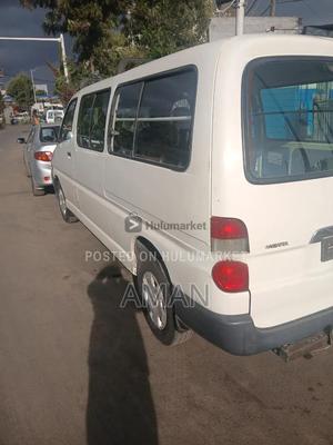Toyota Hiace 2011