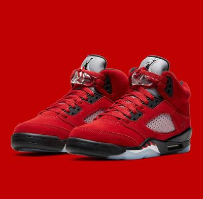 **📌 **Jordan 5 Raging Bull
