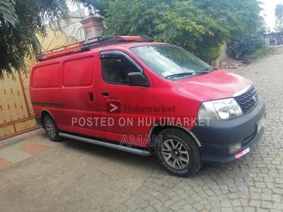 Toyota Hiace 2011