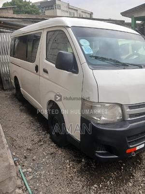 Toyota Hiace 2013