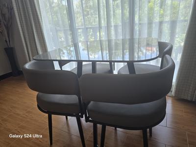 **Small dinning tabel**