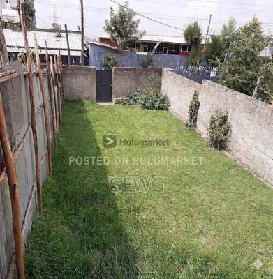 **110 ካሬ የሚከራይ ቦታ ኮተቤ 02 ለአስፋልት ቅርብ**