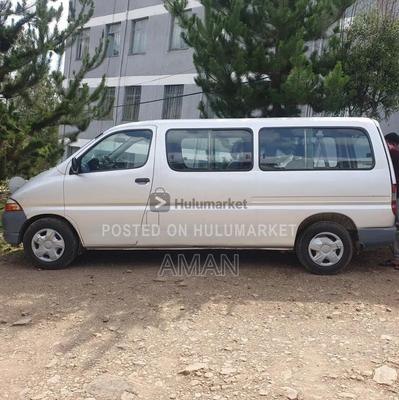 Toyota Hiace 2000